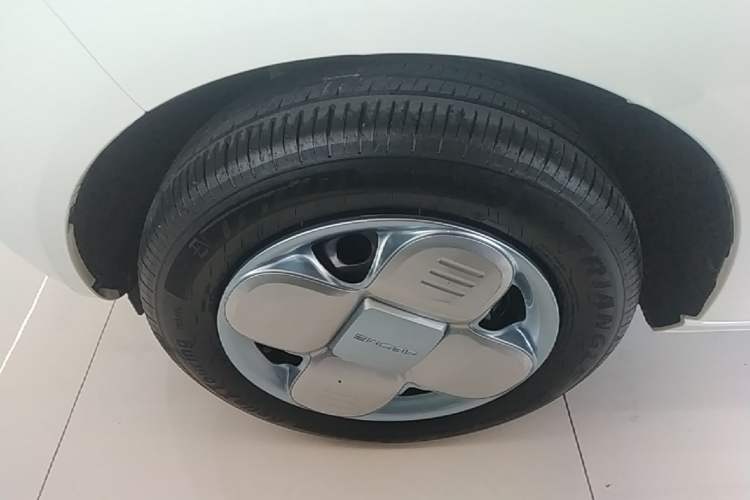 Used Geely Galaxy Panda 2024 Panda Mini 200km Endurance Bear Left Front Wheel Hub