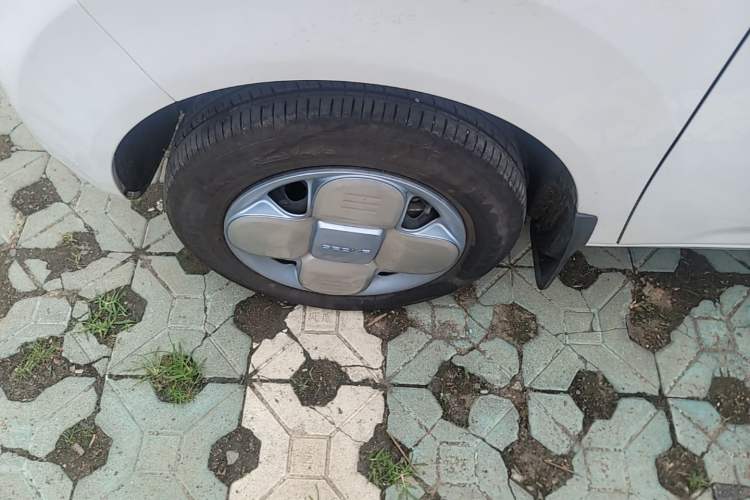 Used Geely Galaxy Panda 2024 Panda Mini 200km Endurance Bear Left Front Wheel Hub