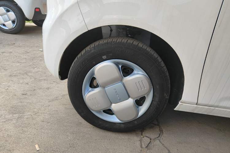 Used Geely Galaxy Panda 2024 Panda Mini 200km Endurance Bear Left Front Wheel Hub