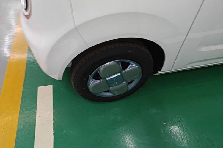 Used Geely Galaxy Panda 2024 Panda Mini 200km Longteng PRO Edition Left Front Wheel Hub