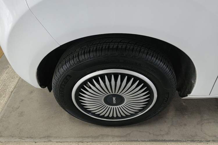 Used Geely Galaxy Panda 2024 Panda Mini 200km Endurance Bear Left Front Wheel Hub
