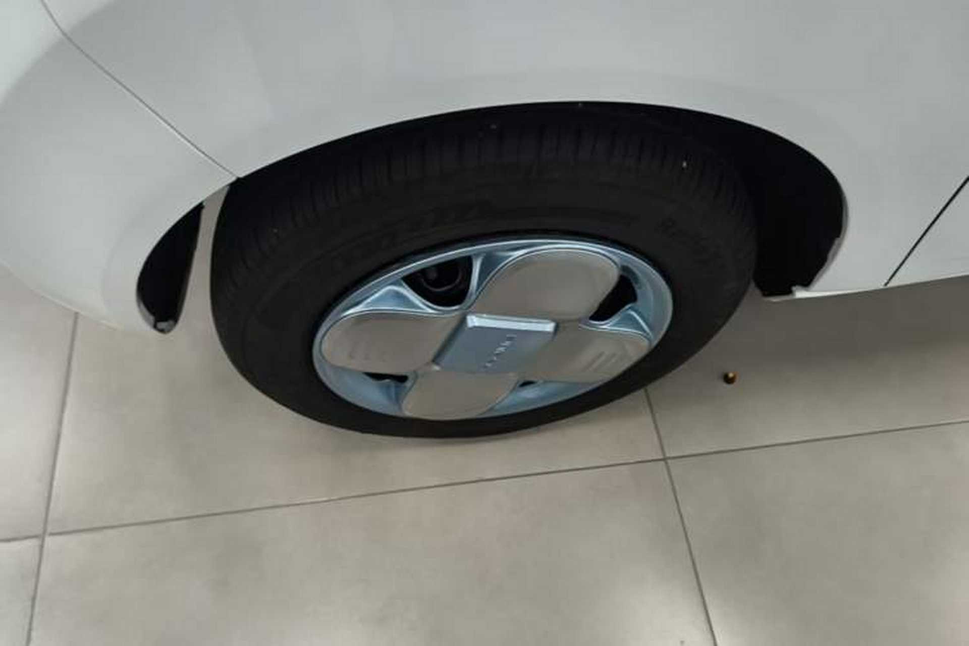 Used Geely Galaxy Panda 2024 Panda Mini 200km Endurance Bear Left Front Wheel Hub