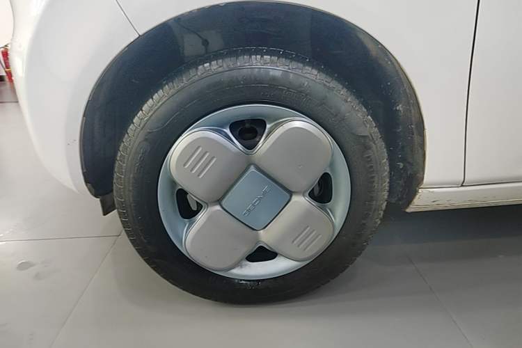 Used Geely Galaxy Panda 2024 Panda Mini 200km Endurance Bear Left Front Wheel Hub