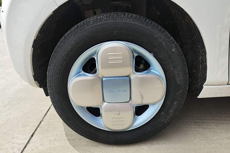 Used Geely Galaxy Panda 2024 Panda Mini 200km Endurance Bear Left Front Wheel Hub