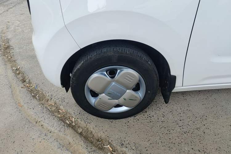 Used Geely Galaxy Panda 2024 Panda Mini 200km Endurance Bear Left Front Wheel Hub