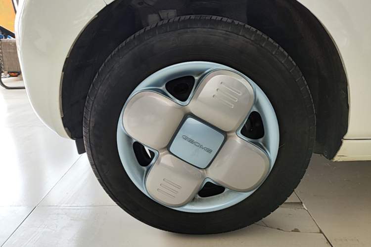 Used Geely Galaxy Panda 2024 Panda Mini 200km Endurance Bear Left Front Wheel Hub