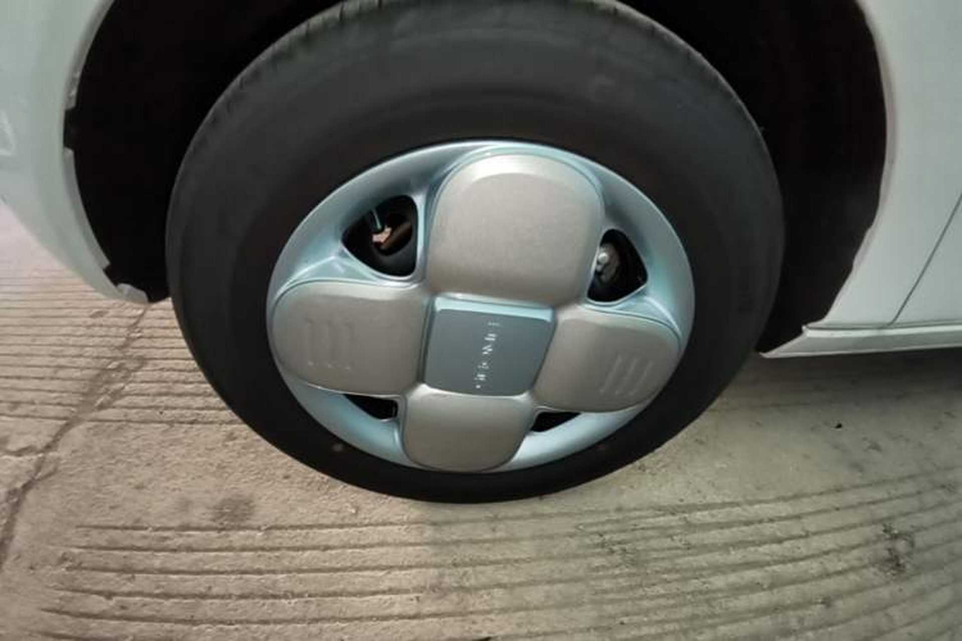 Used Geely Galaxy Panda 2024 Panda Mini 200km Endurance Bear Left Front Wheel Hub