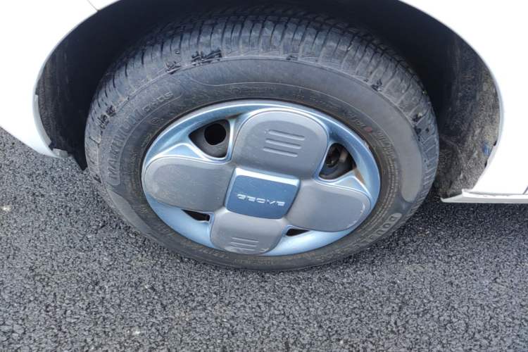 Used Geely Galaxy Panda 2024 Panda Mini 200km Endurance Bear Left Front Wheel Hub