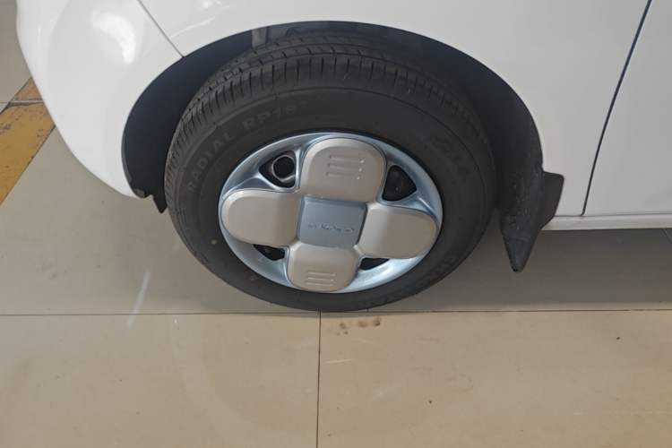Used Geely Galaxy Panda 2024 Facelifted Panda Mini 200km Dragon Edition Left Front Wheel Hub