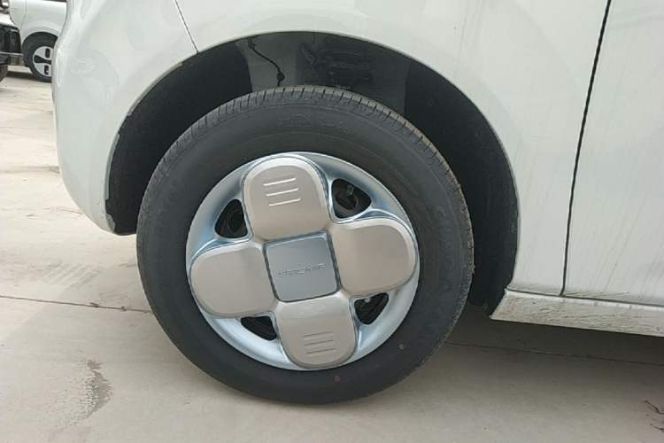 Used Geely Galaxy Panda 2024 Panda Mini 200km Endurance Bear Left Front Wheel Hub