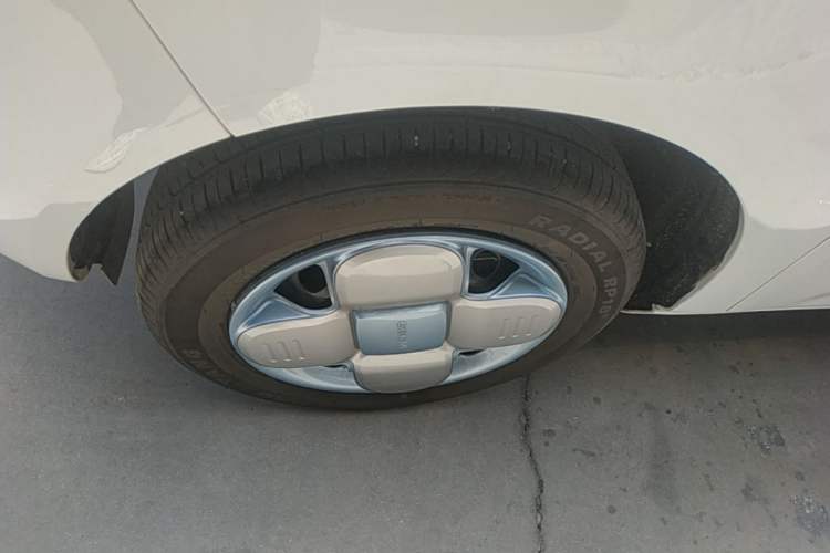 Used Geely Galaxy Panda 2024 Panda Mini 200km Endurance Bear Left Front Wheel Hub