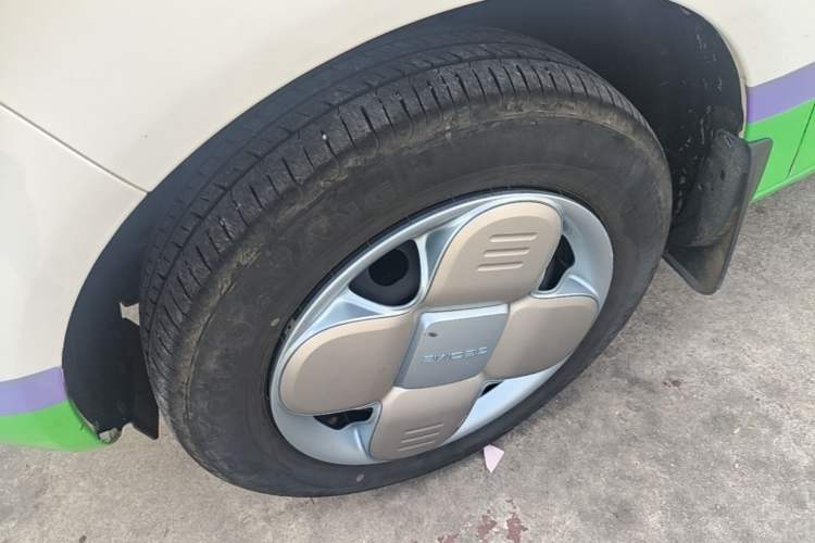 Used Geely Galaxy Panda 2024 Panda Mini 200km Endurance Bear Left Front Wheel Hub