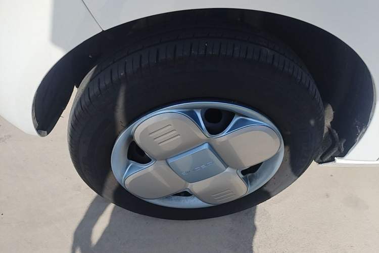 Used Geely Galaxy Panda 2024 Panda Mini 200km Endurance Bear Left Front Wheel Hub