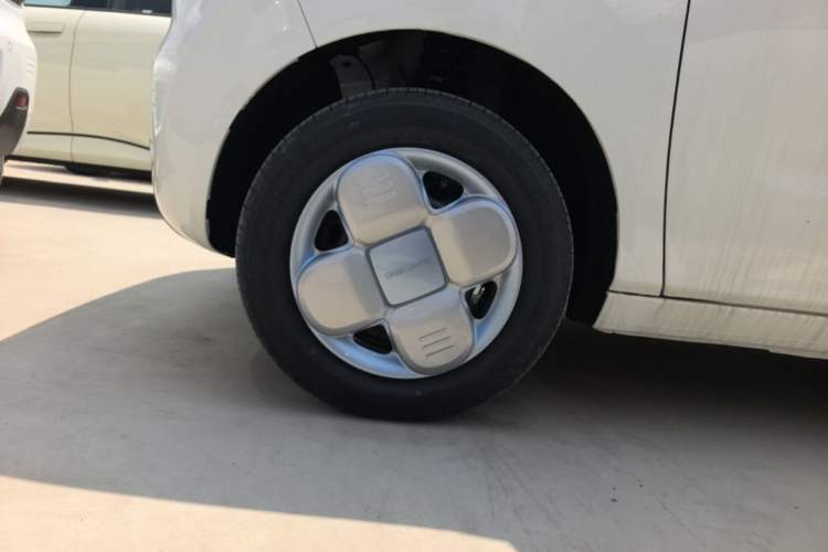 Used Geely Galaxy Panda 2024 Panda Mini 200km Endurance Bear Left Front Wheel Hub