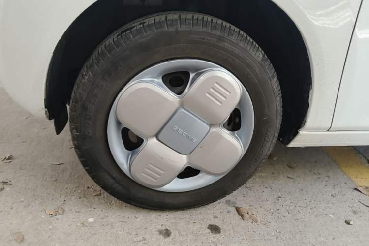 Used Geely Galaxy Panda 2024 Panda Mini 200km Endurance Bear Left Front Wheel Hub
