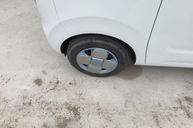 Used Geely Galaxy Panda 2024 Panda Mini 200km Endurance Bear Left Front Wheel Hub