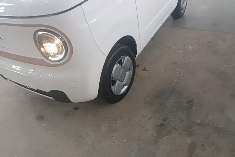 Used Geely Galaxy Panda 2024 Panda Mini 200km Endurance Bear Left Front Wheel Hub