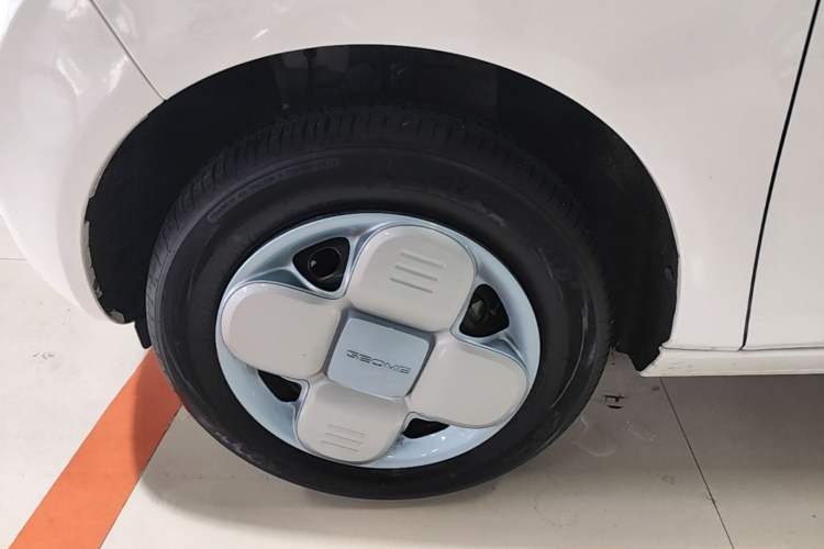 Used Geely Galaxy Panda 2024 Panda Mini 200km Endurance Bear Left Front Wheel Hub
