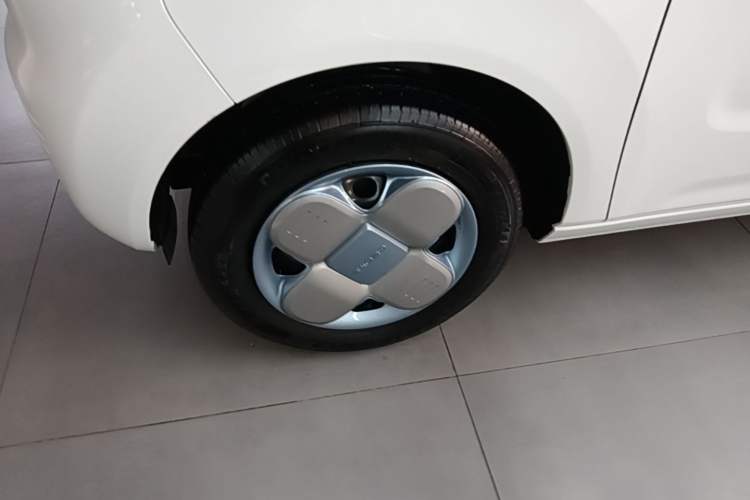 Used Geely Galaxy Panda 2024 Panda Mini 200km Endurance Bear Left Front Wheel Hub