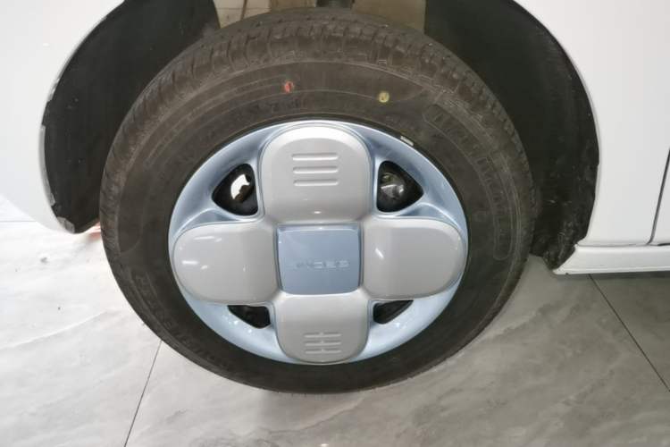Used Geely Galaxy Panda 2024 Panda Mini 200km Endurance Bear Left Front Wheel Hub