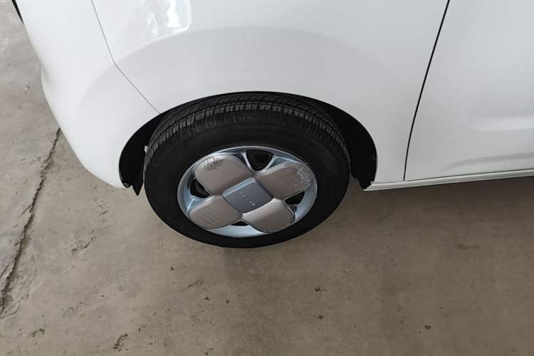 Used Geely Galaxy Panda 2024 Panda Mini 200km Endurance Bear Left Front Wheel Hub