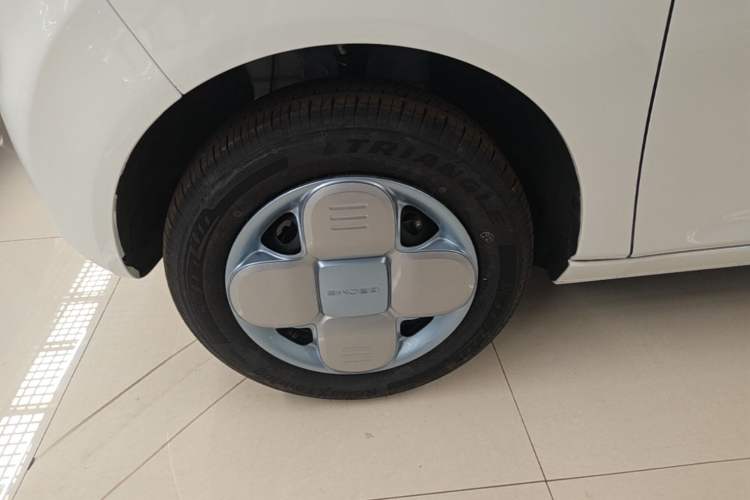 Used Geely Galaxy Panda 2024 Panda Mini 200km Endurance Bear Left Front Wheel Hub