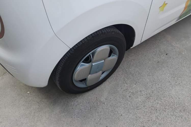 Used Geely Galaxy Panda 2024 Panda Mini 200km Longteng PRO Edition Left Front Wheel Hub
