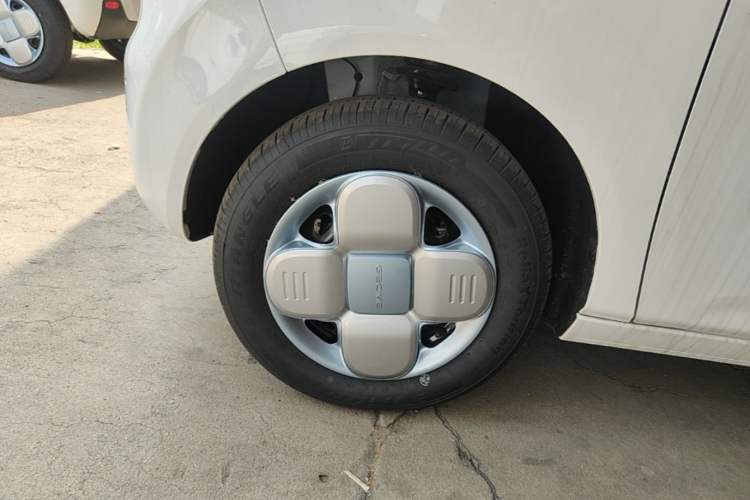 Used Geely Galaxy Panda 2024 Panda Mini 200km Endurance Bear Left Front Wheel Hub