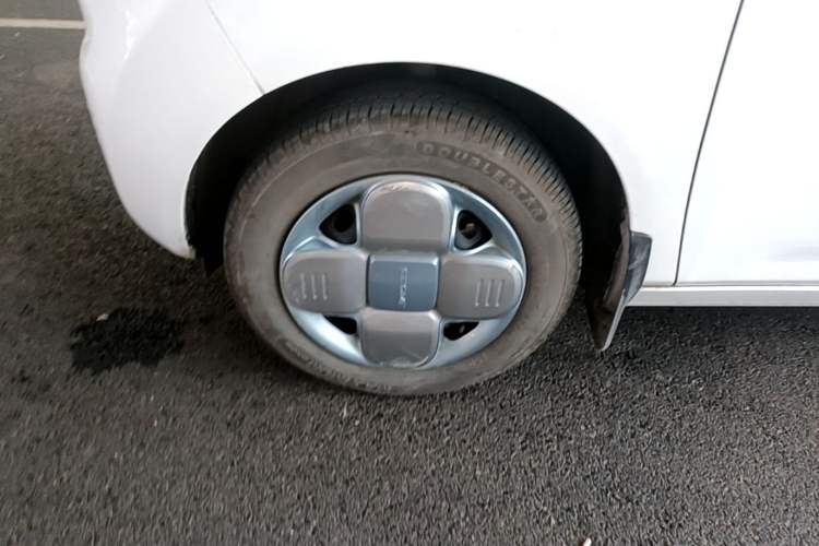 Used Geely Galaxy Panda 2024 Panda Mini 200km Dragon Edition Left Front Wheel Hub