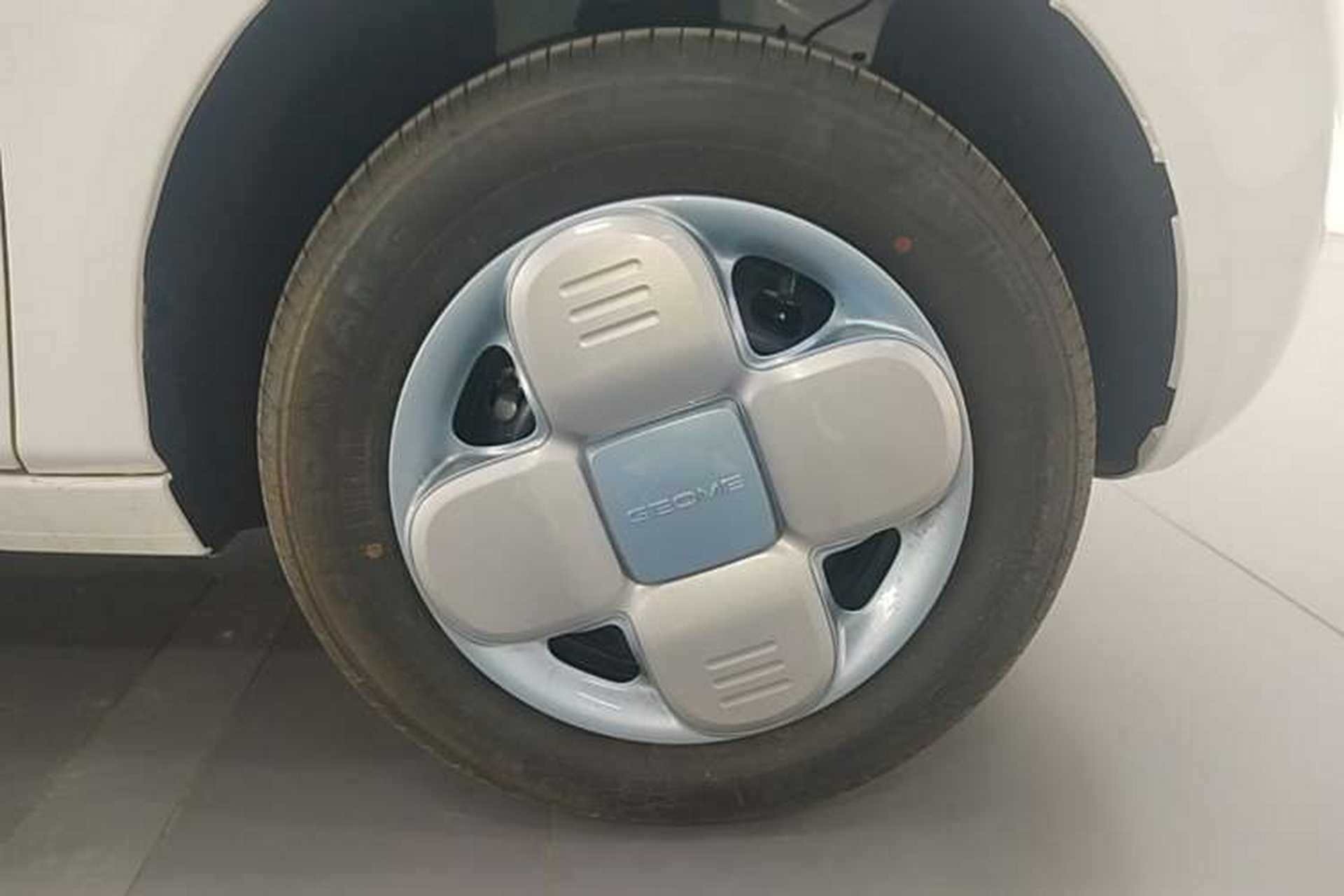 Used Geely Galaxy Panda 2024 Panda Mini 200km Endurance Bear Left Front Wheel Hub
