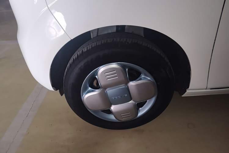 Used Geely Galaxy Panda 2024 Panda Mini 200km Endurance Bear Left Front Wheel Hub