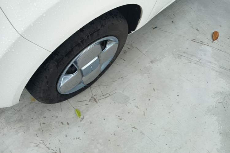Used Geely Galaxy Panda 2024 Panda Mini 200km Endurance Bear Left Front Wheel Hub