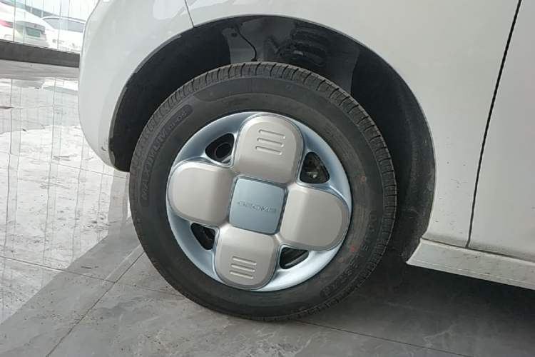 Used Geely Galaxy Panda 2024 Panda Mini 200km Endurance Bear Left Front Wheel Hub