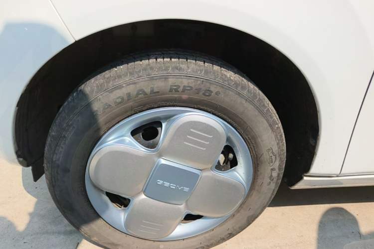 Used Geely Galaxy Panda 2024 Panda Mini 200km Endurance Bear Left Front Wheel Hub