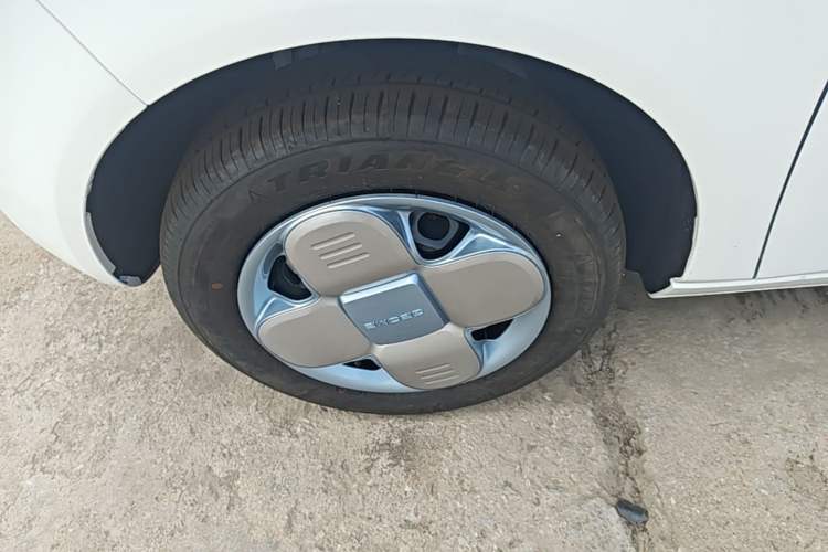Used Geely Galaxy Panda 2024 Panda Mini 200km Endurance Bear Left Front Wheel Hub