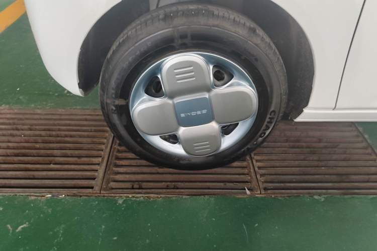 Used Geely Galaxy Panda 2024 Panda Mini 200km Endurance Bear Left Front Wheel Hub