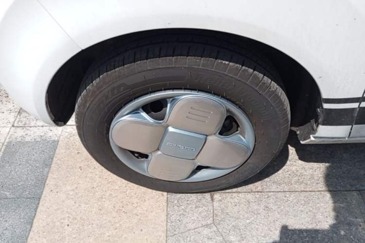 Used Geely Galaxy Panda 2024 Panda Mini 200km Endurance Bear Left Front Wheel Hub