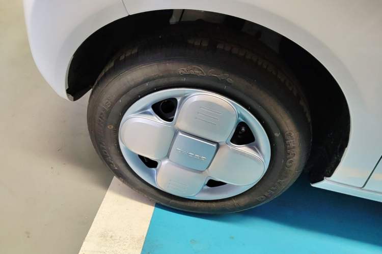 Used Geely Galaxy Panda 2024 Panda Mini 200km Endurance Bear Left Front Wheel Hub