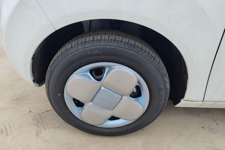 Used Geely Galaxy Panda 2024 Panda Mini 200km Endurance Bear Left Front Wheel Hub
