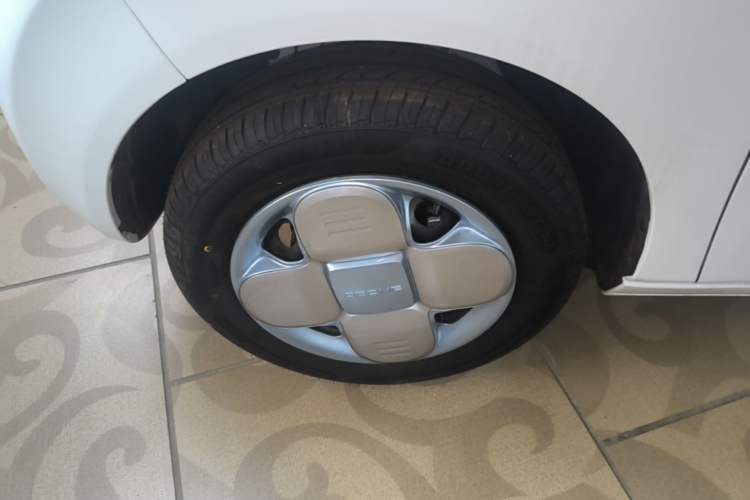 Used Geely Galaxy Panda 2024 Panda Mini 200km Endurance Bear Left Front Wheel Hub