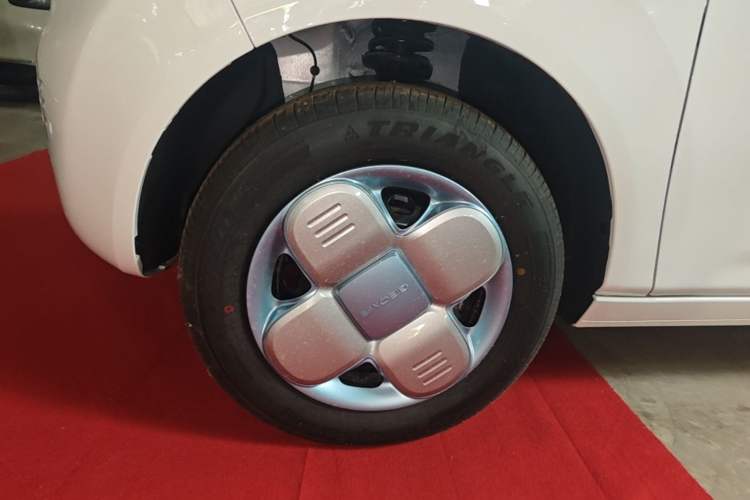 Used Geely Galaxy Panda 2024 Panda Mini 200km Endurance Bear Left Front Wheel Hub