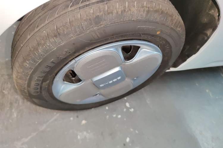 Used Geely Galaxy Panda 2024 Panda Mini 200km Endurance Bear Left Front Wheel Hub
