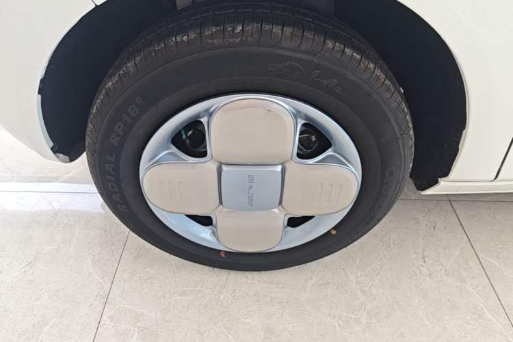 Used Geely Galaxy Panda 2024 Panda Mini 200km Endurance Bear Left Front Wheel Hub
