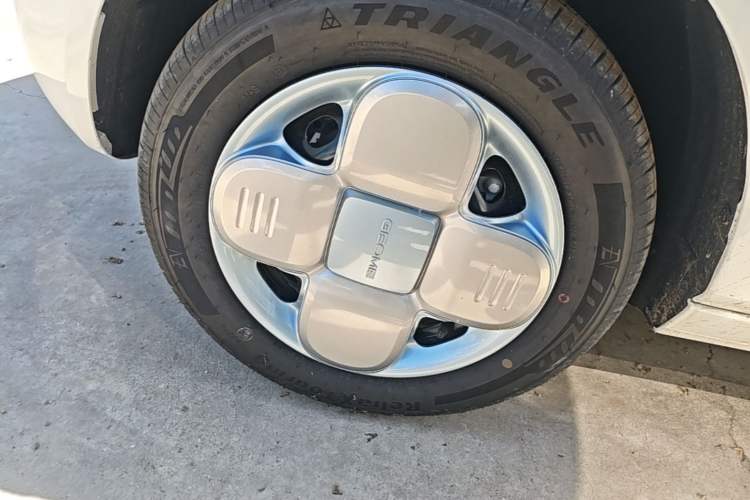 Used Geely Galaxy Panda 2024 Panda Mini 200km Endurance Bear Left Front Wheel Hub