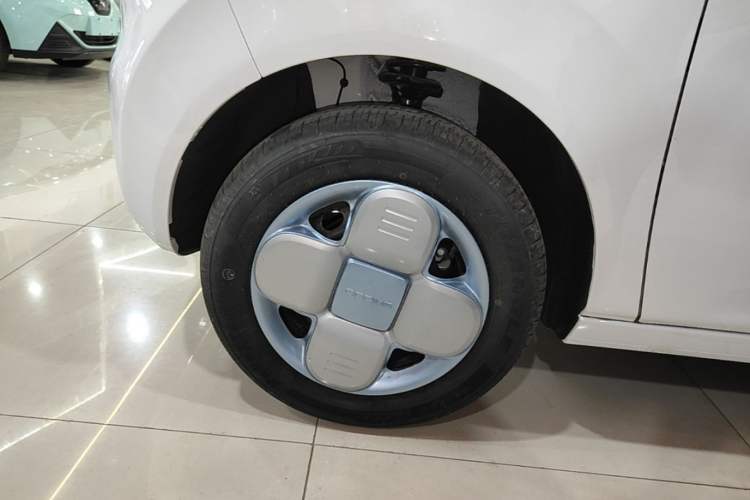 Used Geely Galaxy Panda 2024 Panda Mini 200km Endurance Bear Left Front Wheel Hub