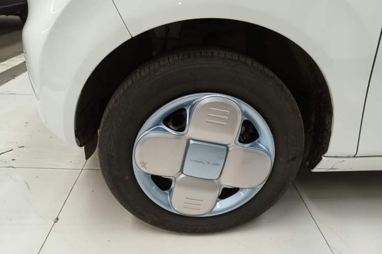 Used Geely Galaxy Panda 2024 Panda Mini 200km Endurance Bear Left Front Wheel Hub