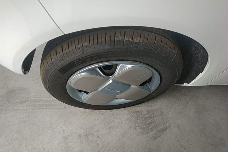 Used Geely Galaxy Panda 2024 Panda Mini 200km Endurance Bear Left Front Wheel Hub