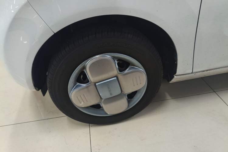 Used Geely Galaxy Panda 2024 Panda Mini 200km Longteng PRO Edition Left Front Wheel Hub