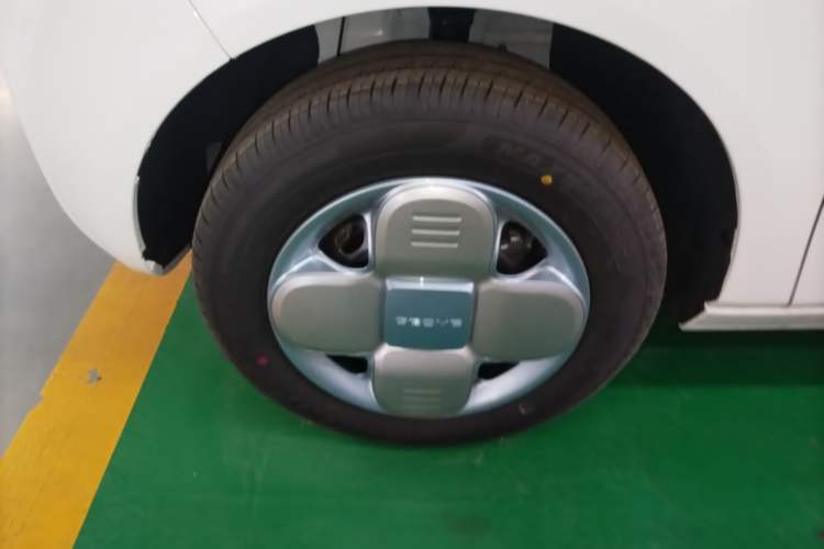 Used Geely Galaxy Panda 2024 Panda Mini 200km Endurance Bear Left Front Wheel Hub