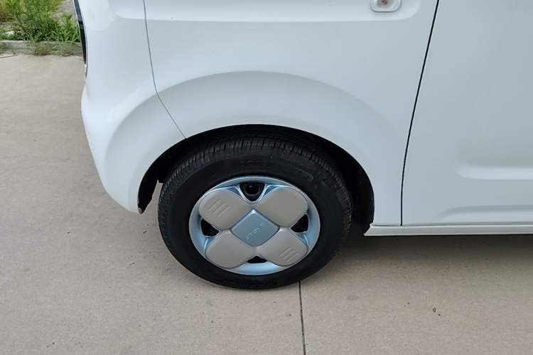 Used Geely Galaxy Panda 2024 Panda Mini 200km Endurance Bear Left Front Wheel Hub
